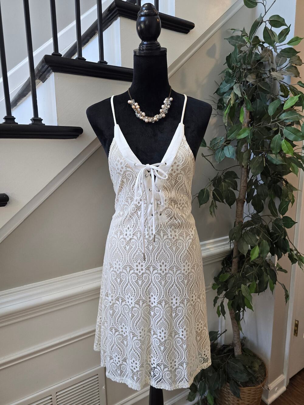 Love J A-Line Mini Dress Women's Large White Crochet Lace Grommet Tie Lined